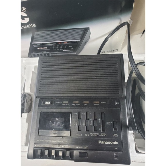 Panasonic RR-930 Microcassette Transcriber With pedal + 9 Philips Mini Cassettes - Picture 4 of 7
